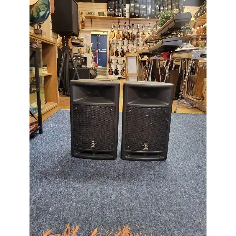 Popular *BROKEN* Yamaha Stagepas 300 Portable P. A System. Good condition.