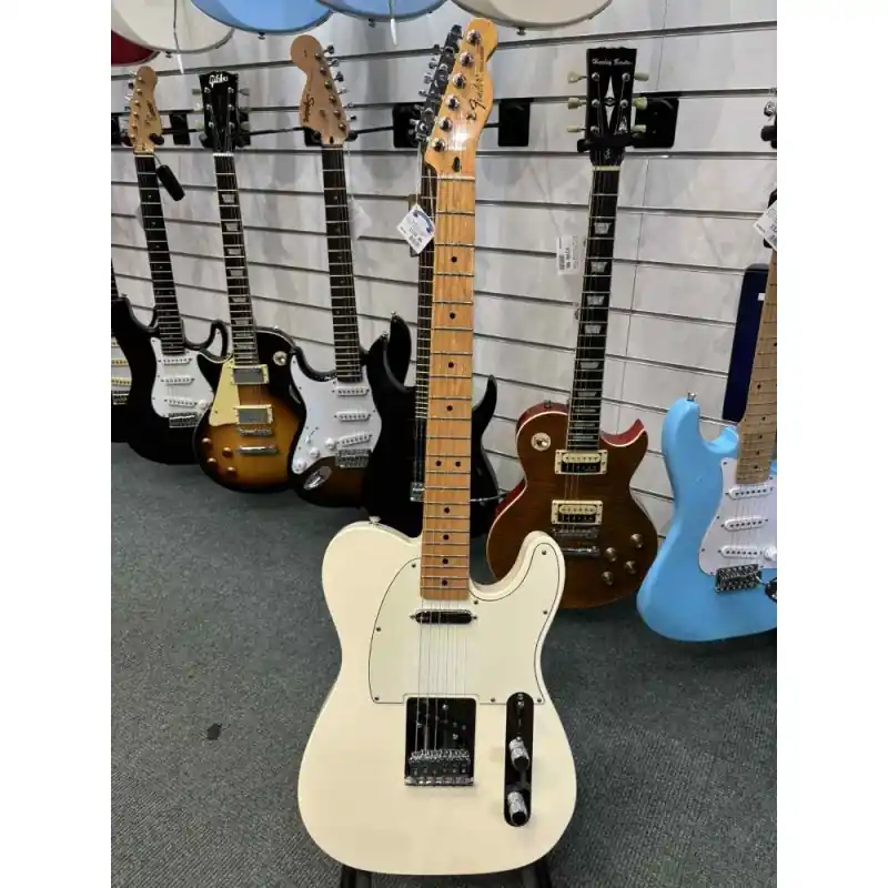 Fender 2017 Standard Telecaster Made in Mexico Arctic White Editor’s Pick