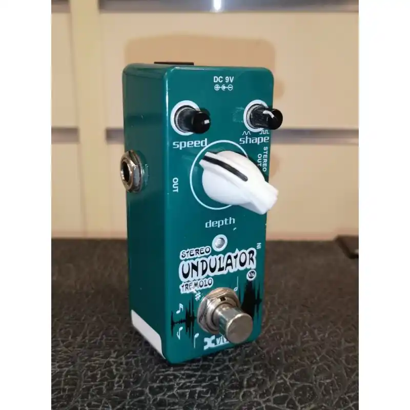 Worldwide Shipping Xvive Udulator Tremolo Pedal