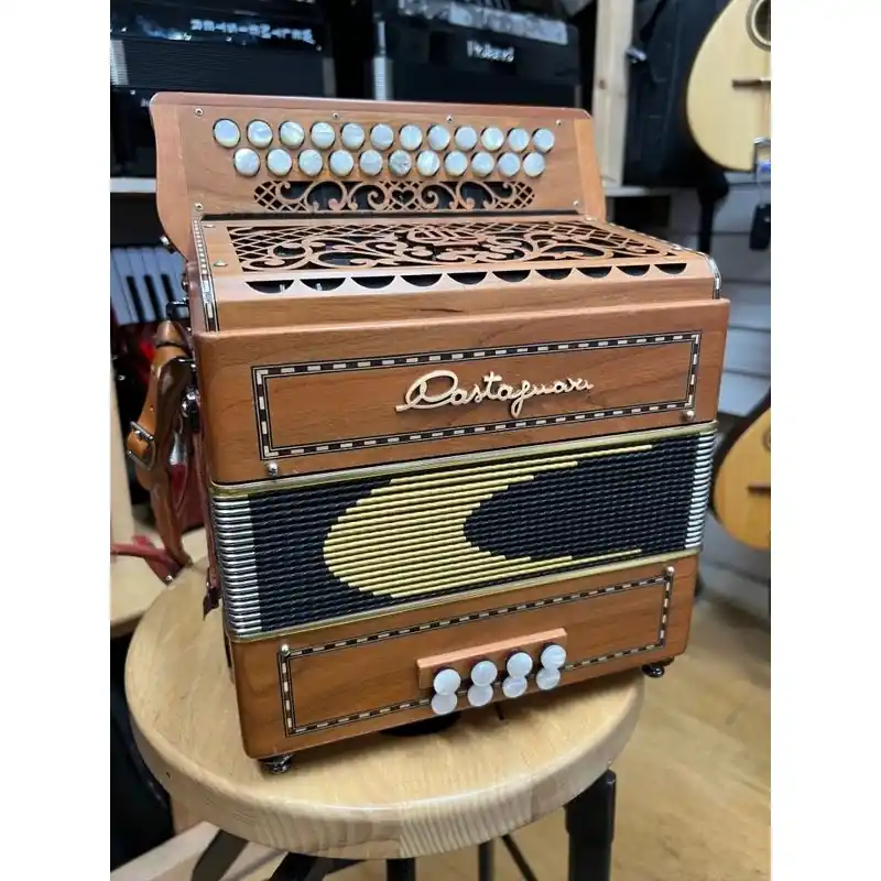 Fan Favorite Castagnari Dinn III C#\\/D Tuning. Tip-top condition, rare and desirable tuning.