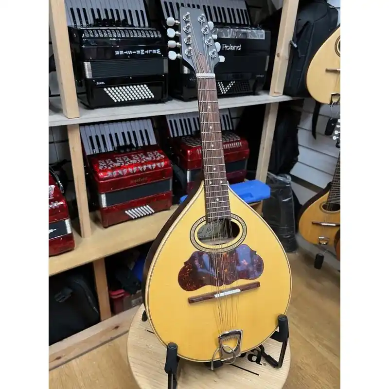Hathway Mandolin, large body, spruce top, oval soundhole and scratch-plate - rare make Popular