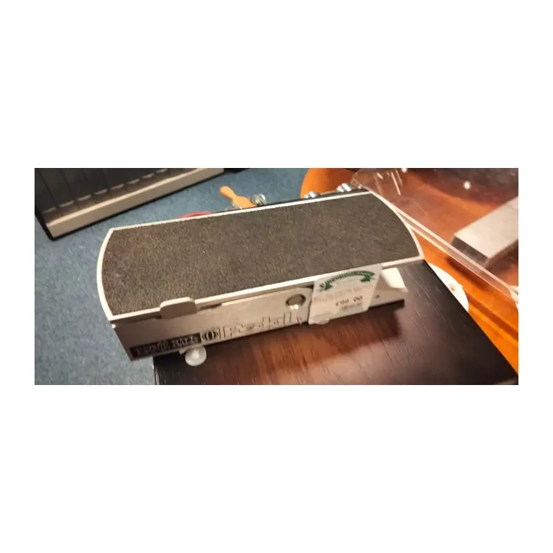 Ernie Ball 6168 250K Mono Volume Pedal with Switch. In good working condition. Top Pick