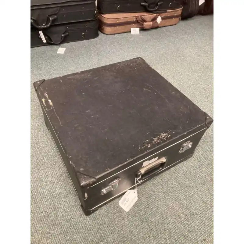 Accordion Case with white piping. Internal dim: 45x43x21 Holiday Sale