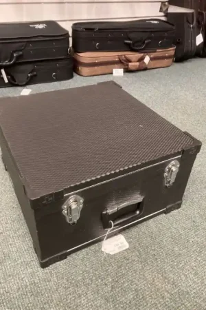 48 Bass Accordion Case Carbon Fibre Effect. Internal dim 42x44x21cm Price Drop