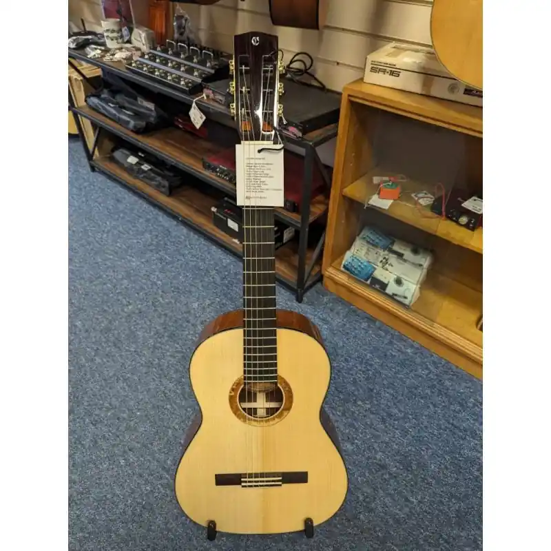 Low Price Glenn Cummins No. 33 Nylon Solid Spruce, Solid Wenge B&S. Made in Southampton UK.