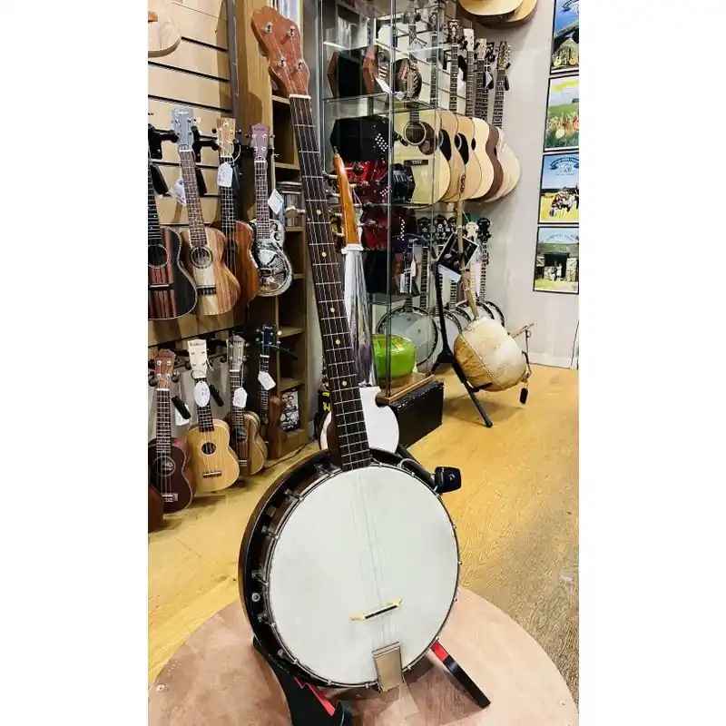 Trending Kay 5 String Banjo 1954, lovely sound with case.