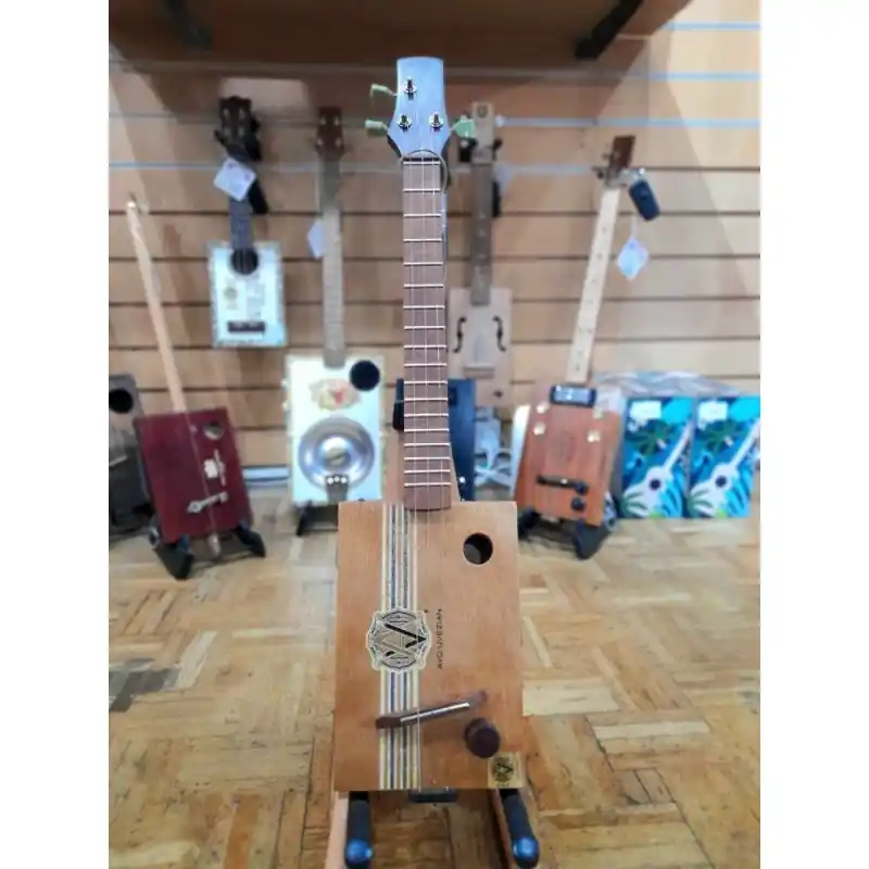 Today Only Cigar box guitar (alto) - Avo Uveniza box, piezo electic pickup, great tone