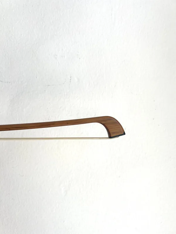 Viral NuBow 4/4 bamboo silver violin bow, USA, 60.2g | Metzler Violins