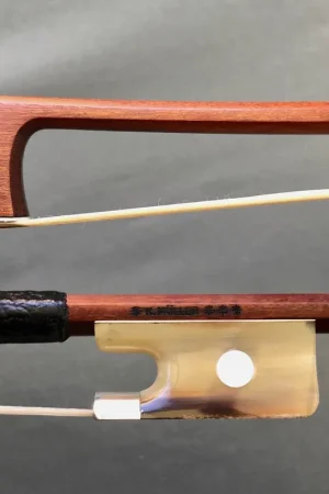 *K. MÜLLER*** Pernambuco viola bow, silver/horn 69.5 g. | Metzler Violins Modern