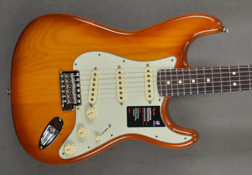 American Performer Stratocaster – Honey Burst w/Rosewood Fingerboard– Dave's Guitar Shop Big Sale