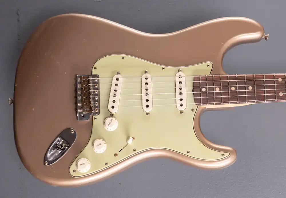 Viral 1960 Journeyman Relic Stratocaster– Dave's Guitar Shop